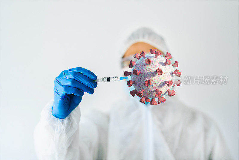 3d渲染图像的病毒细胞和医生与注射器与疫苗摧毁它。Covid - 19/ SARS /细菌/病毒/疫苗接种和药物概念。